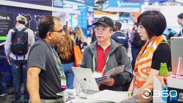 周鸿祎逛rsac 2020展会 与专家英语交流